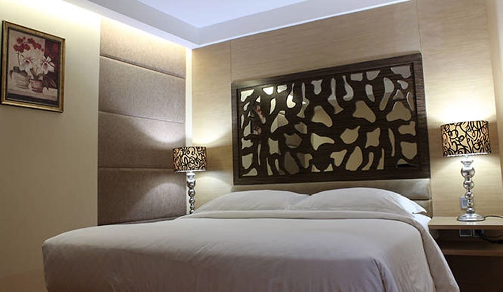 Superior Room, 1 King Bed, Smoking photo 1
