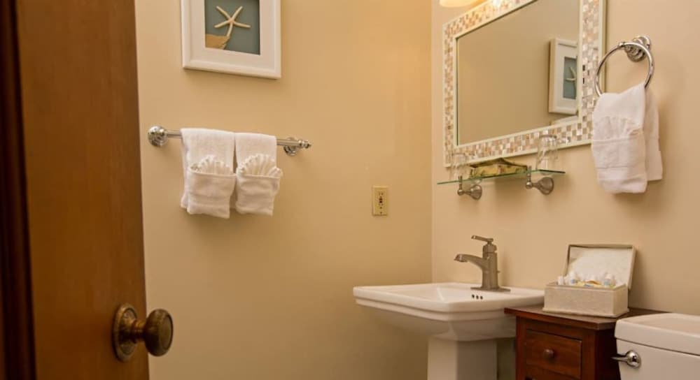 Room, Private Bathroom (#4 Carousel) photo 3