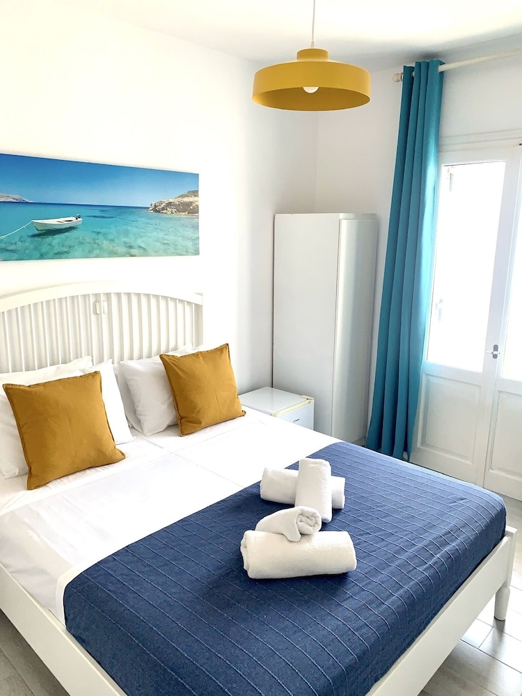 Double or Twin Room, Partial Sea View photo 2