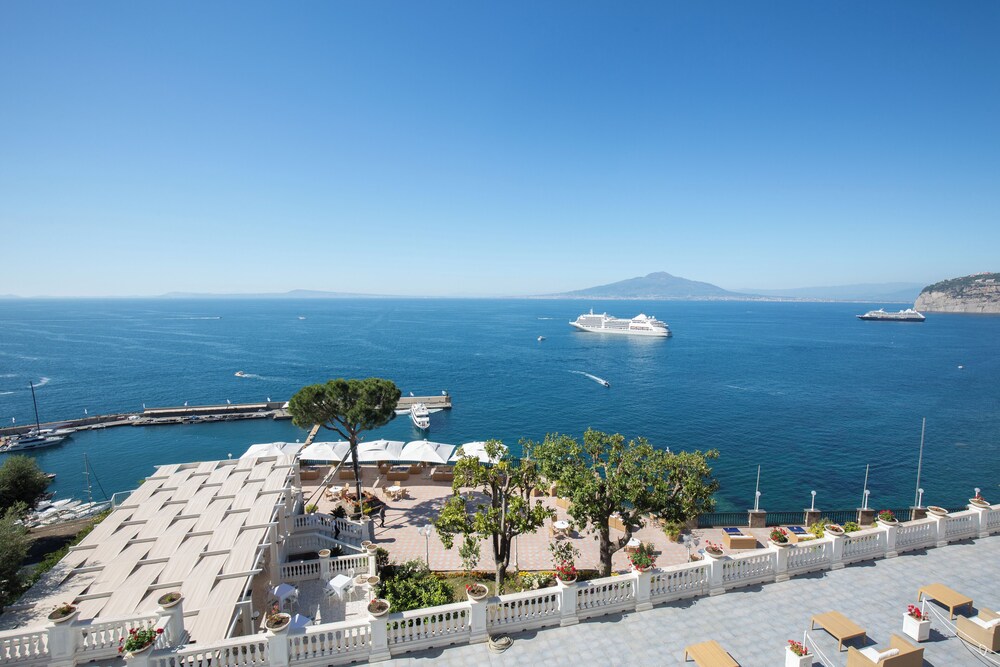 Deluxe Room, Sea View - Photo 4