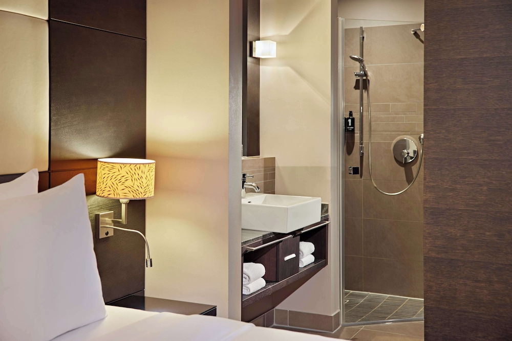 Room, 1 King Bed (High Floor) photo 2
