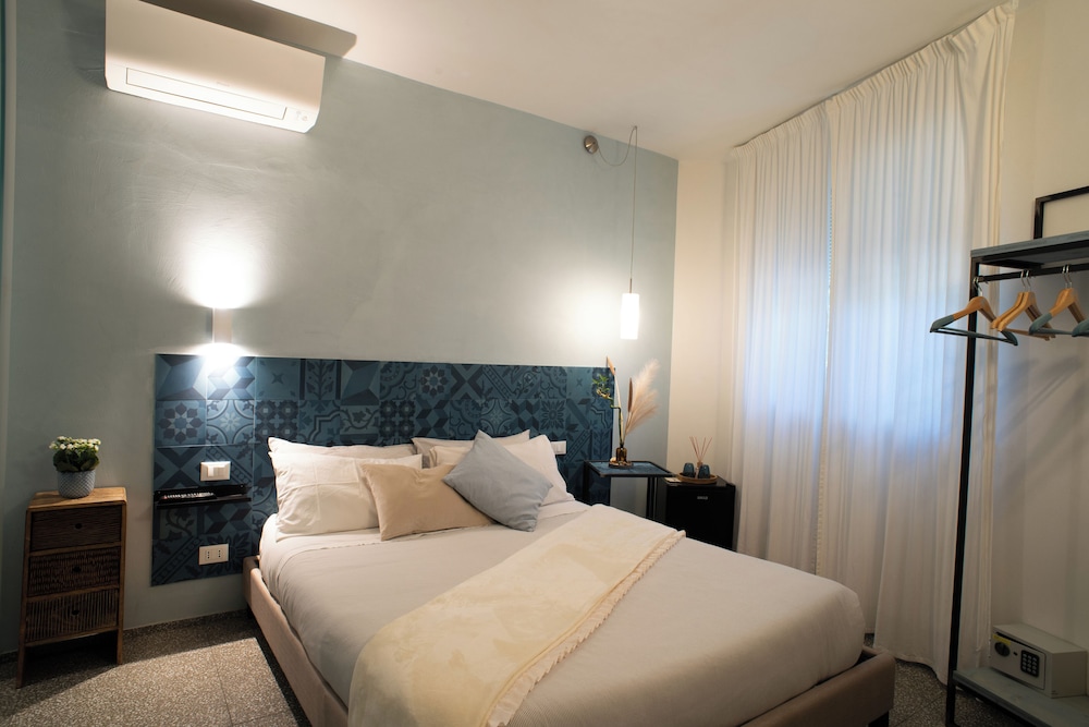 Junior Double Room, Private Bathroom, City View