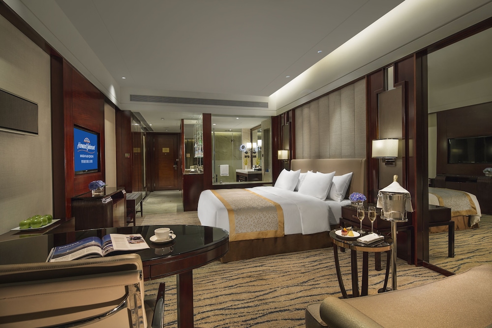 Superior Suite, 1 King Bed, Non Smoking photo 2