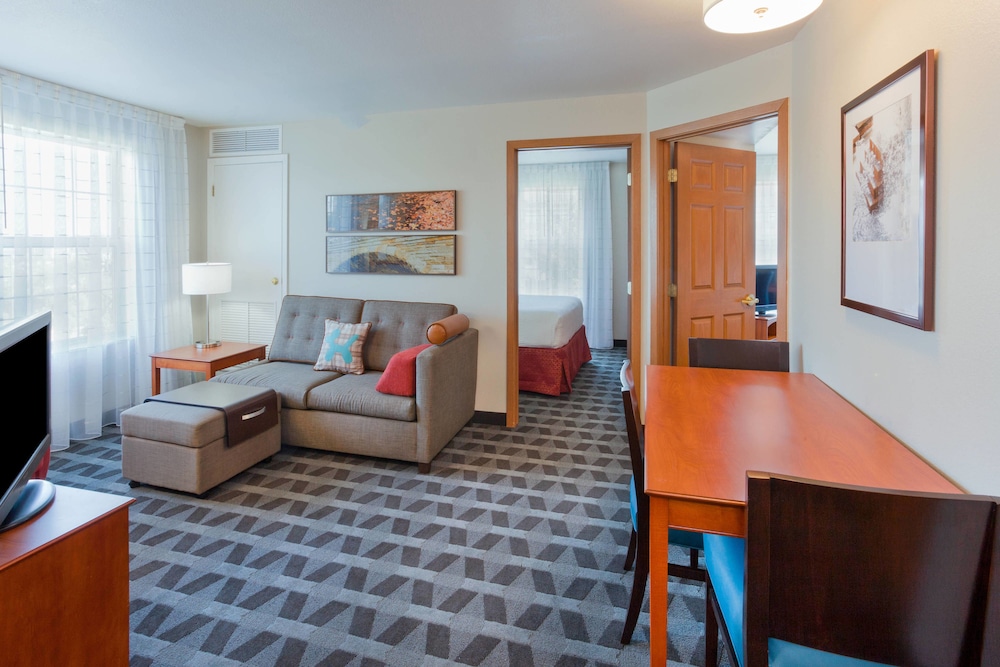 Suite, 2 Bedrooms - Photo 1