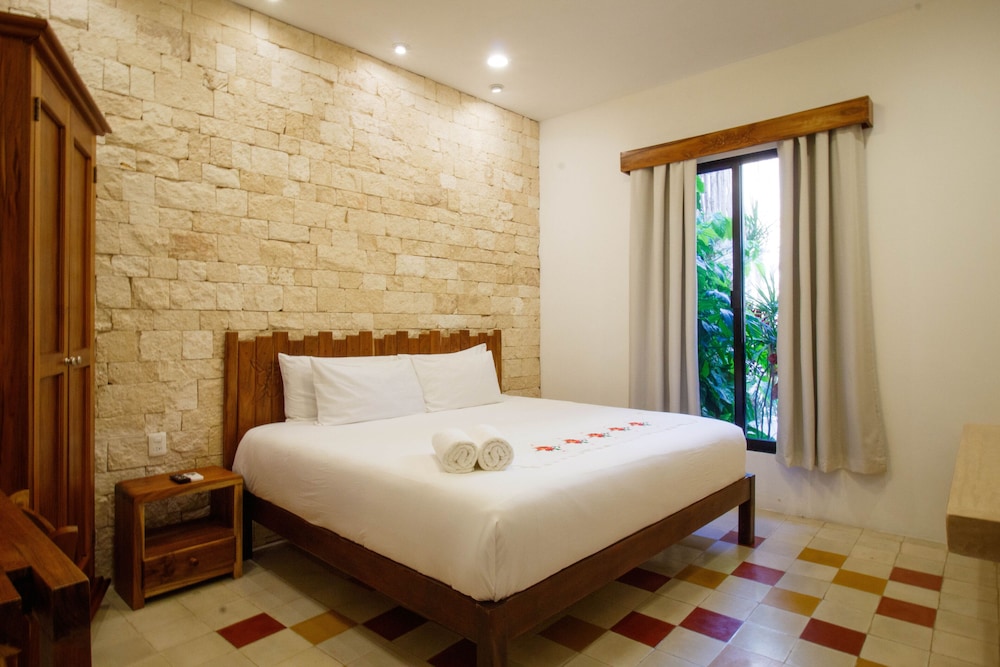 Deluxe Room, 1 King Bed, Garden View