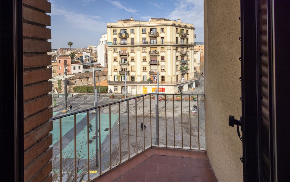 Single Room, Balcony, City View photo 3