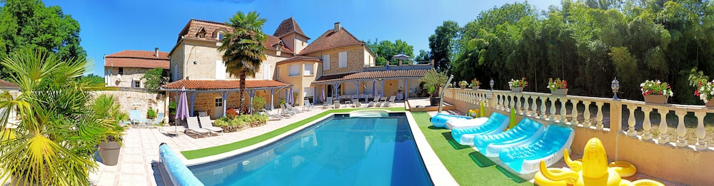 Family Quadruple Room (Figeac) photo 2