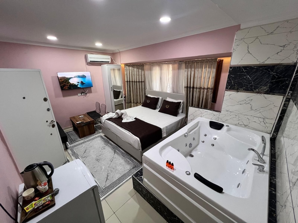 Deluxe Double Room with Jacuzzi photo 1