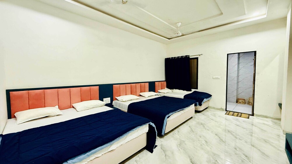 Elite Room, Multiple Beds photo 3