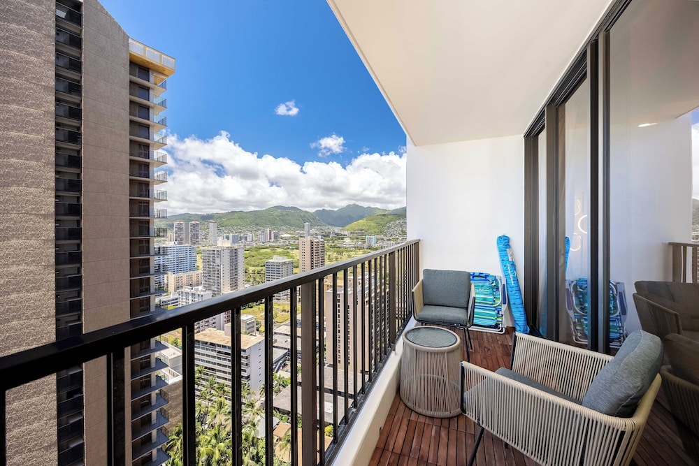 Premium Remodeled Condo with Ocean View and Parking: Premium Suite, 1 King Bed, Air conditioning, Ocean View (0194) photo