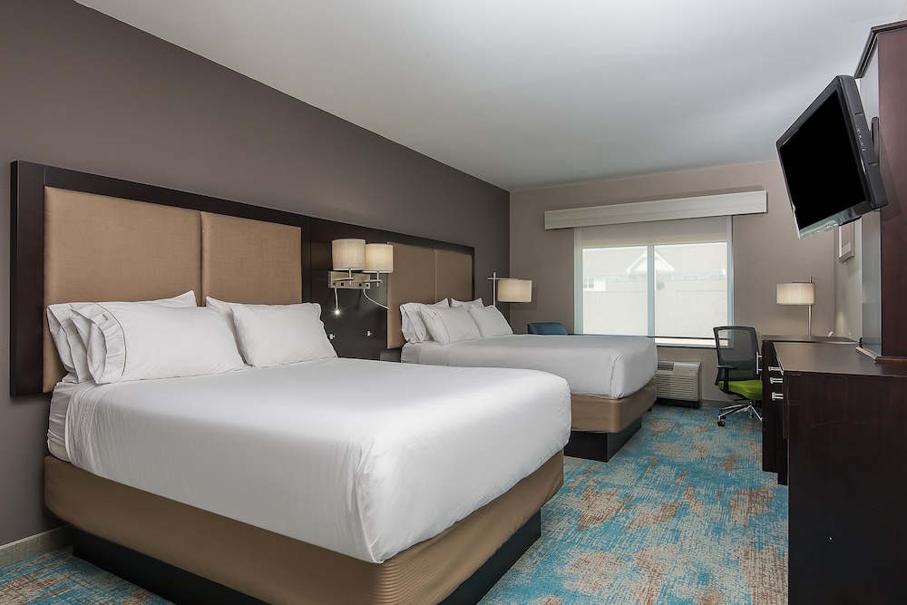 Standard Room, 2 Queen Beds, Accessible Bathtub (Mobility, 2 Bed)