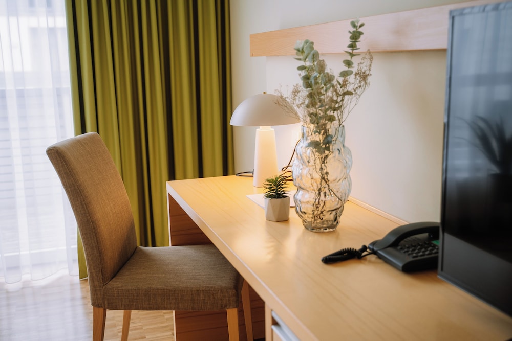 Comfort Double or Twin Room, Mountain View photo 2