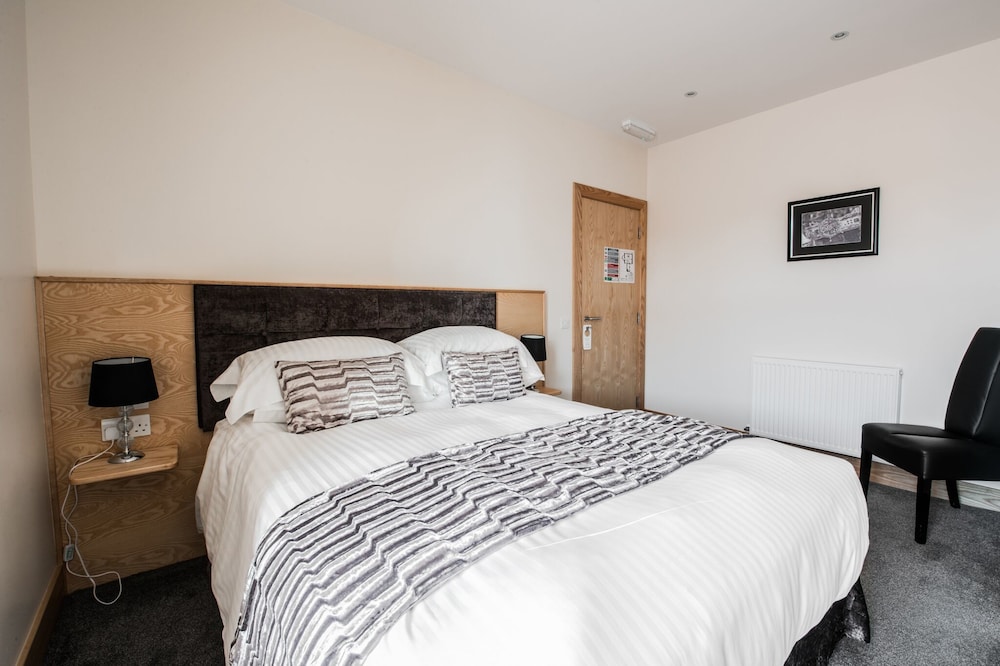 Standard Double Room, 1 King Bed, Partial Sea View photo 3
