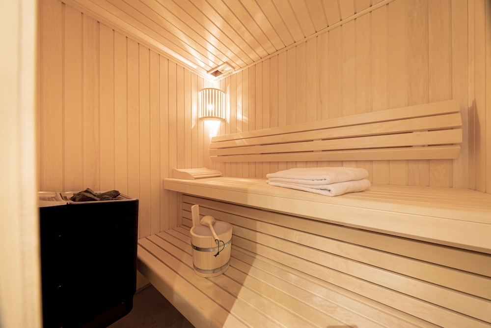 Panoramic Studio Suite, 1 Queen Bed with Sofa bed, Non Smoking, Sauna