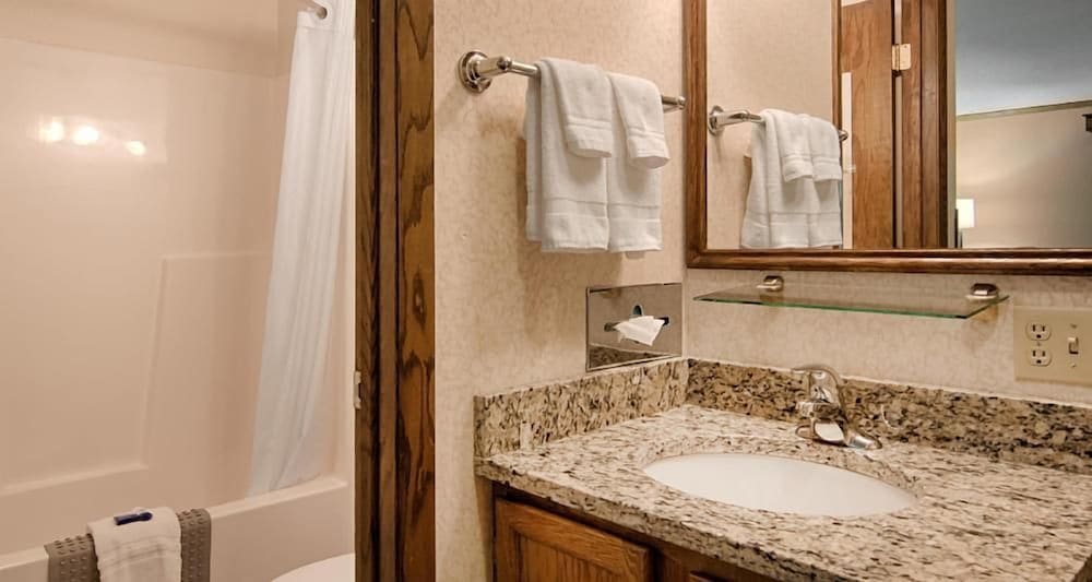 Room, Multiple Beds, Non Smoking, Lake View photo 2