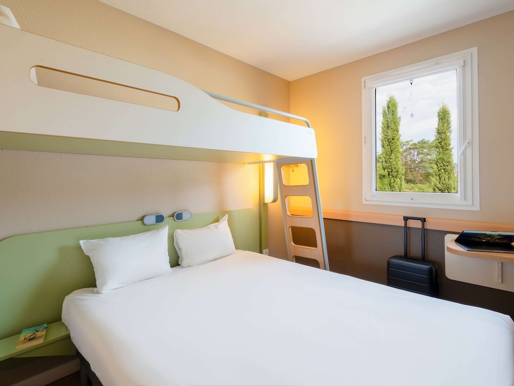 Triple Room, Multiple Beds