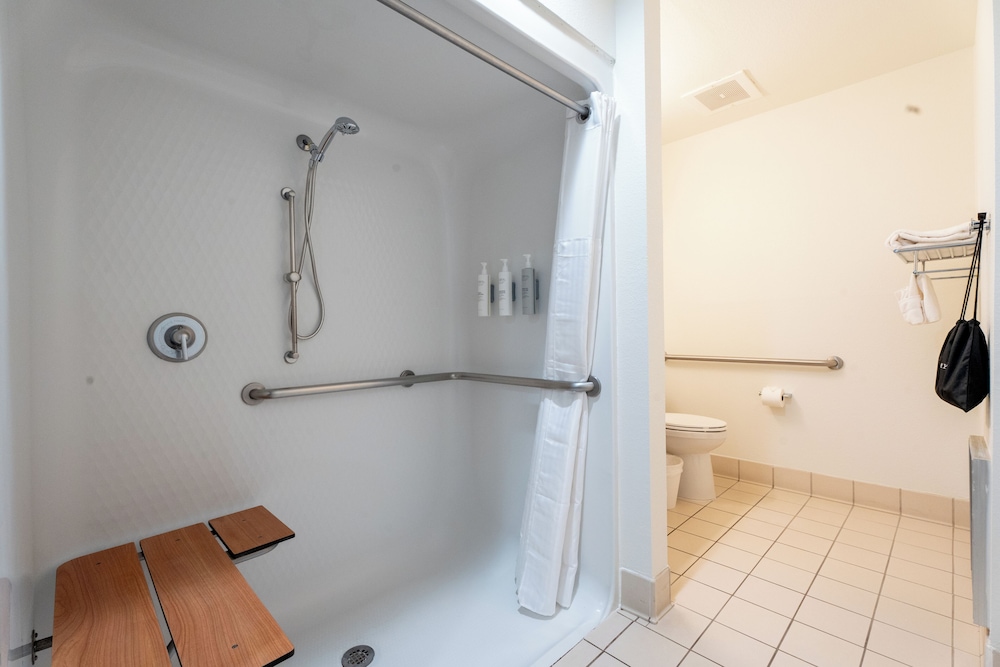 Room, 1 King Bed, Accessible (Mobility & 3x3 Shower) - Photo 2