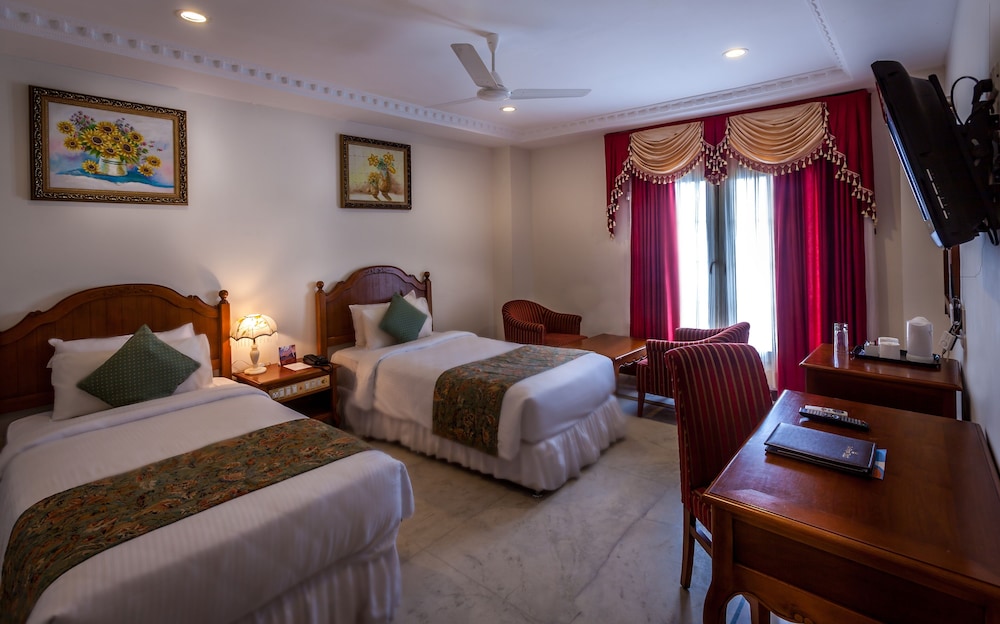 Executive Suite, Pool View photo 2