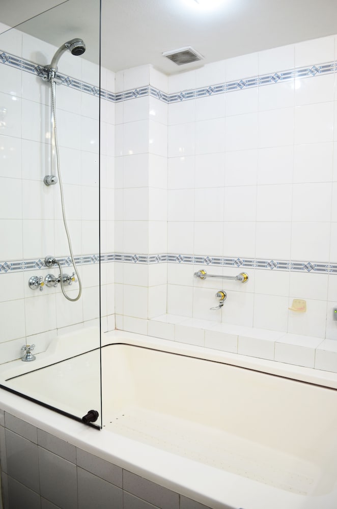 Luxury Suite, 1 King Bed, Hot Tub, City View photo 3
