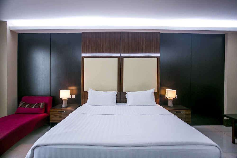 Classic Room, 1 King Bed, City View photo 2