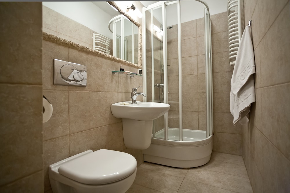 Standard Twin Room - Photo 10
