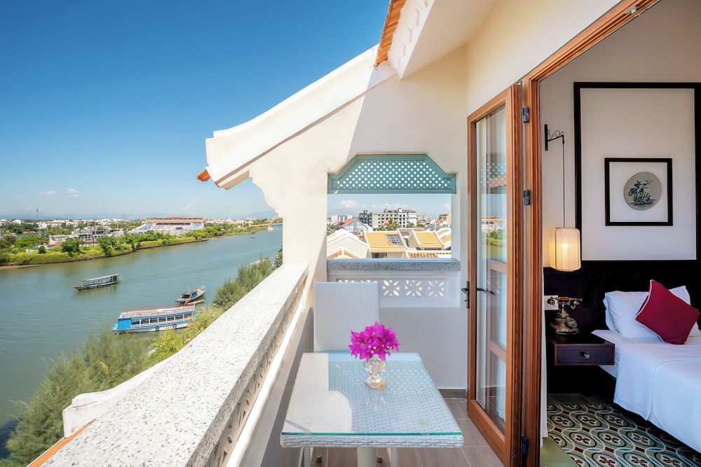 Signature Suite with River View