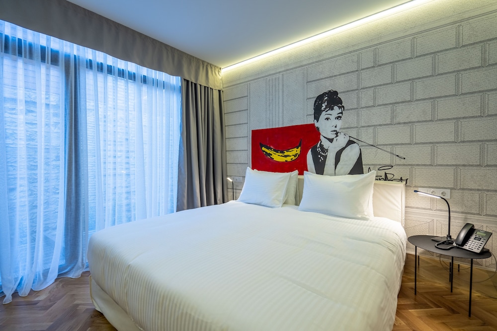 Standard Double Room - Photo 8