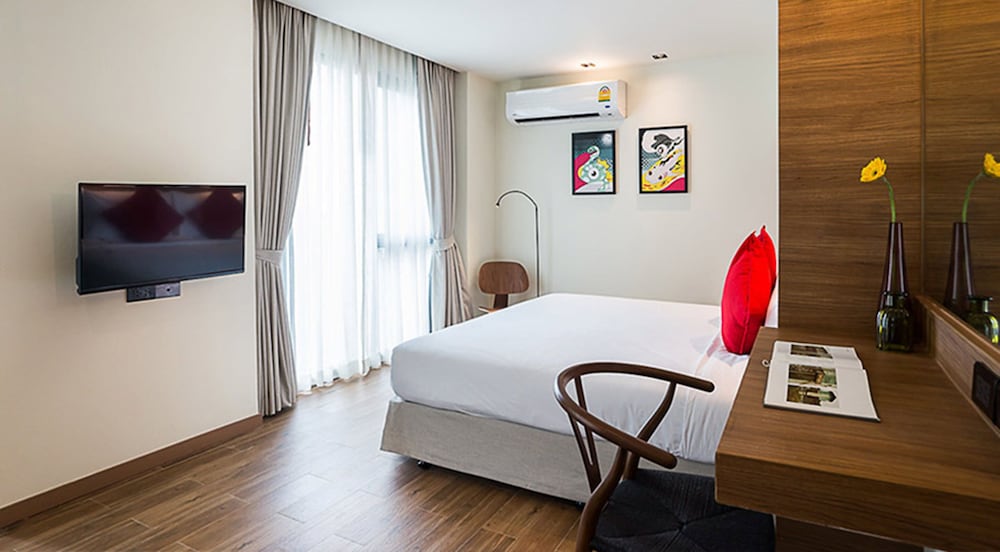 room photo