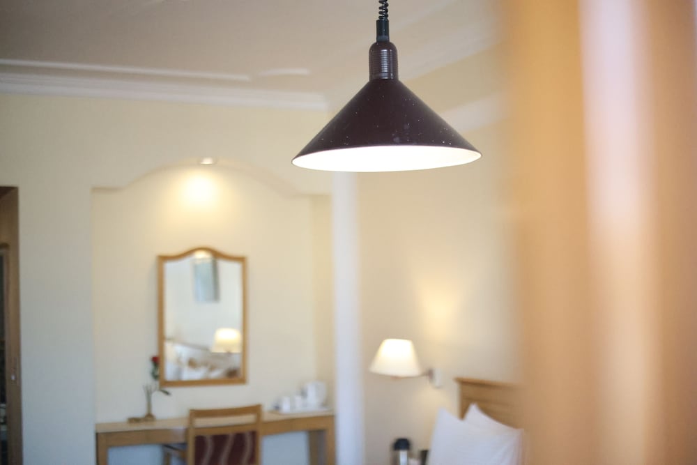 Super Deluxe Room with Small Balcony and Bathtub - Photo 11