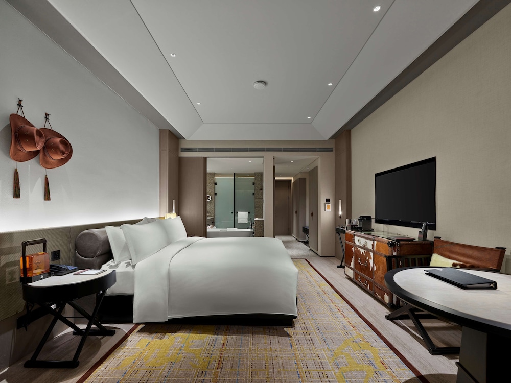 Executive Room, 1 King Bed, Balcony photo 2