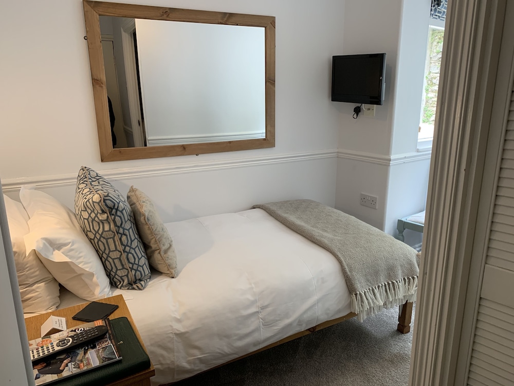 Single Room, 1 Twin Bed, Ensuite (Room 5, 2nd Floor, Rear Small) photo 2