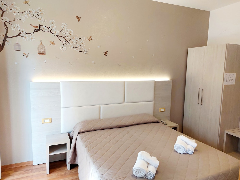 Double or Twin Room - Photo 6