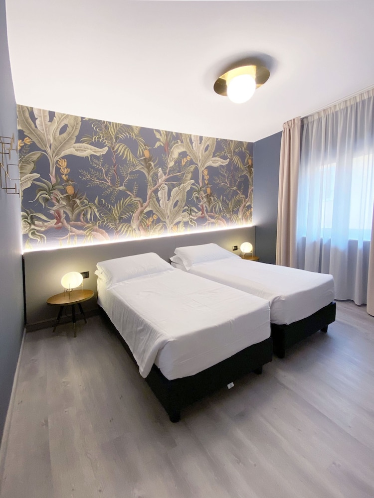 Classic Double or Twin Room, City View photo 1