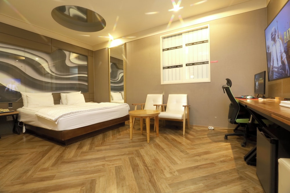 Deluxe Double Room - Photo 8