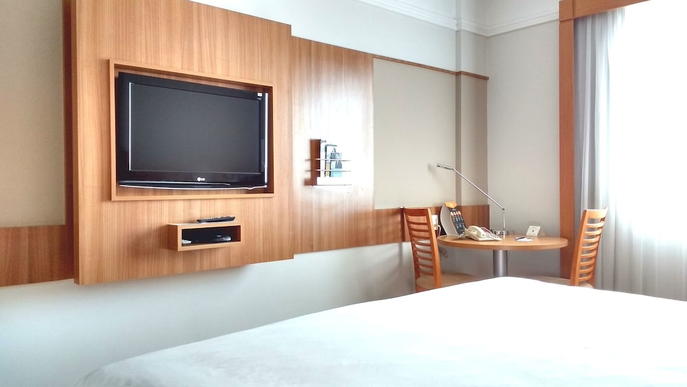 Deluxe Double Room - Photo 9