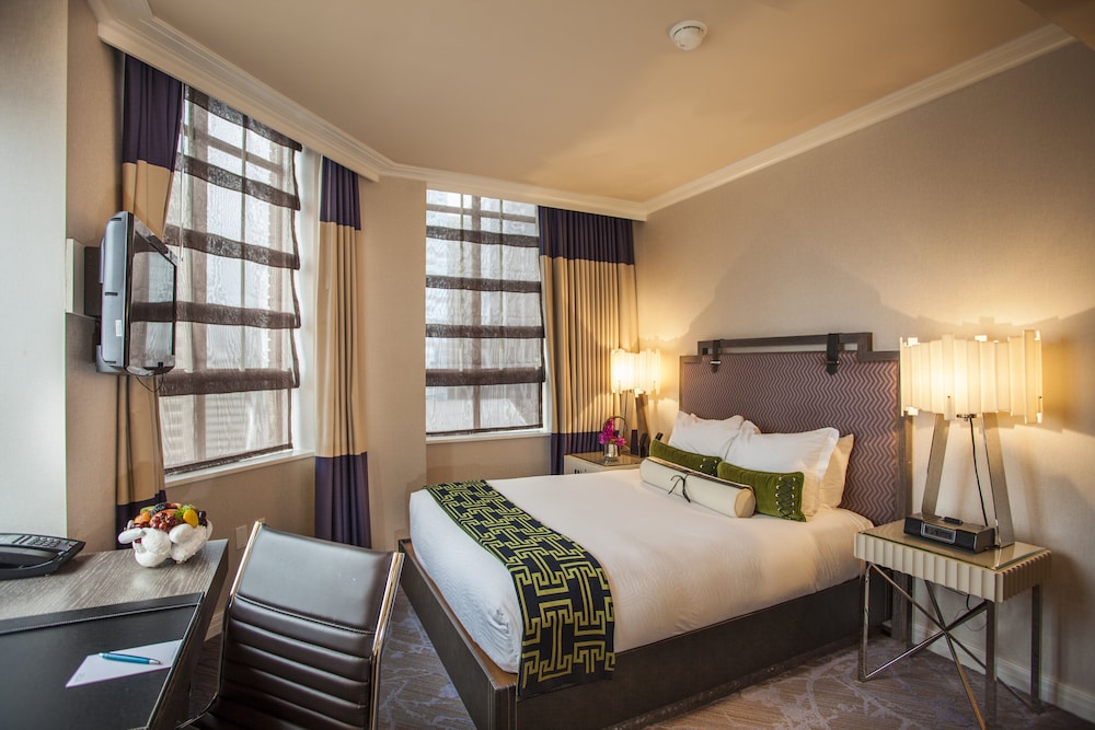 Room, 1 Queen Bed, City View - Photo 4