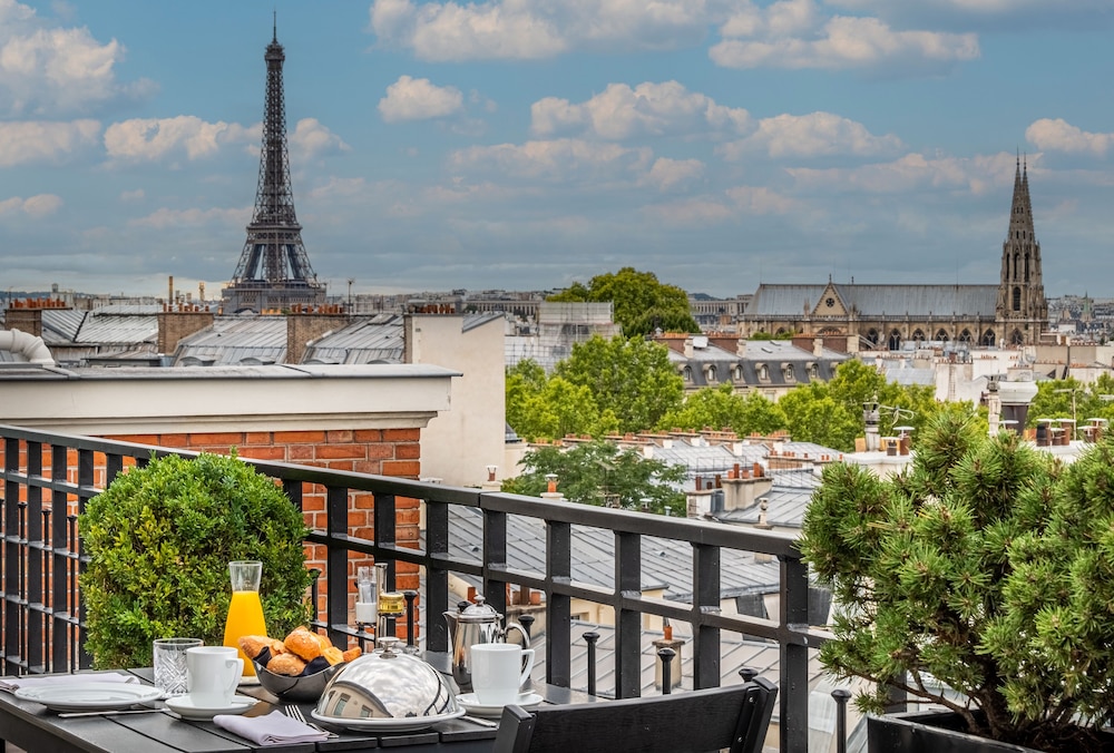 1-bedroom Panoramic Terrace Suite thumbnail 5