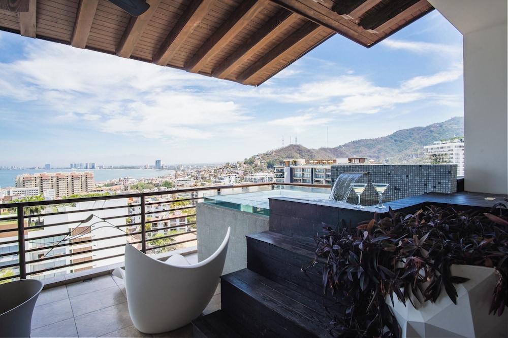Andrew Christian Penthouse + Jacuzzi photo 1