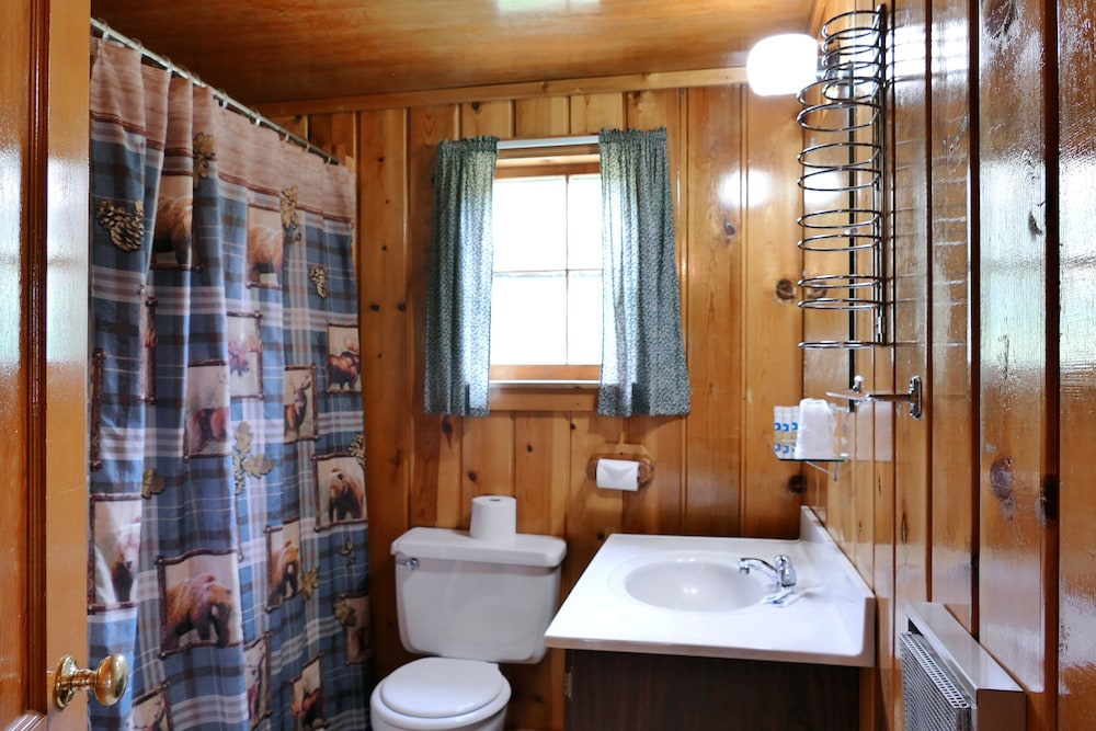 Deluxe Cabin, 2 Bedrooms, 2 Bathrooms (Cabin 9) photo 3