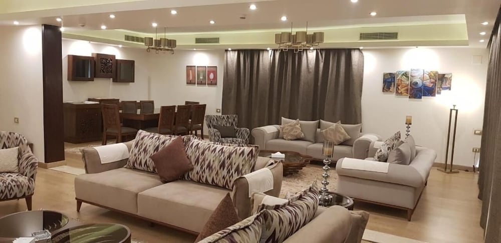 Deluxe Apartment, 3 Bedrooms photo 2