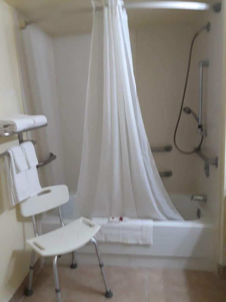 Room, 1 King Bed, Accessible, Non Smoking (Mobility) - Photo 2