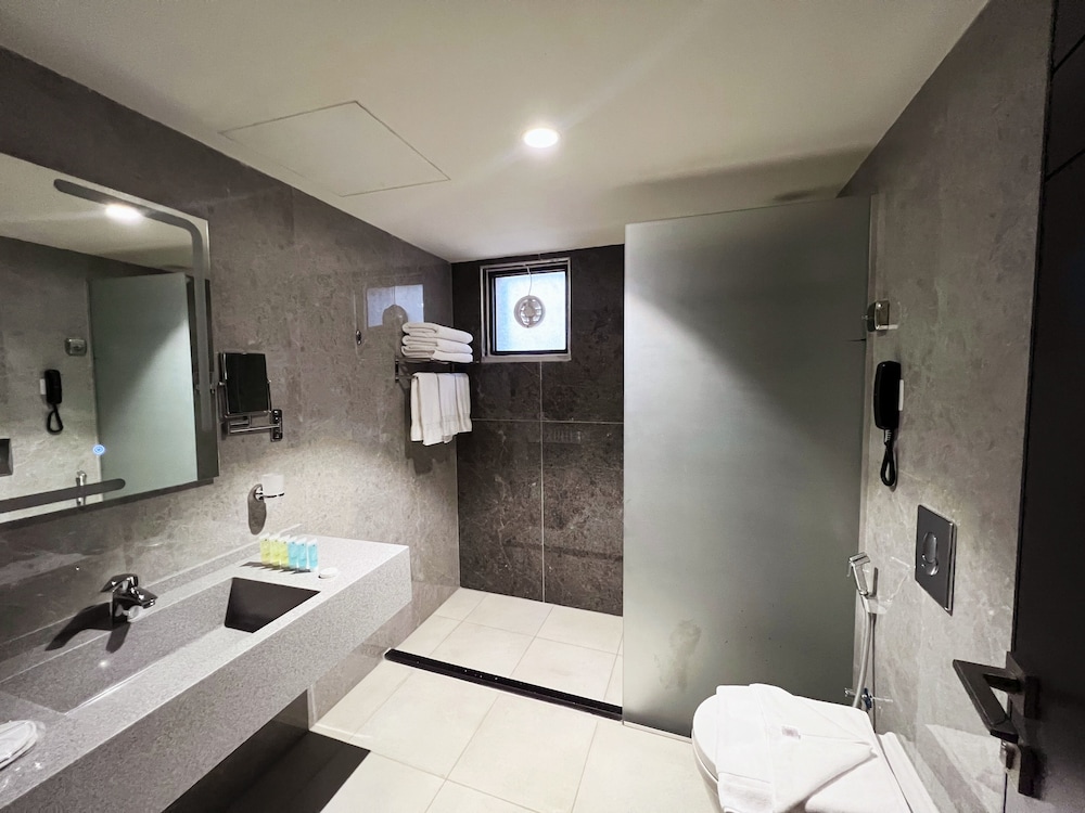 Standard Triple Room, 3 Twin Beds photo 2