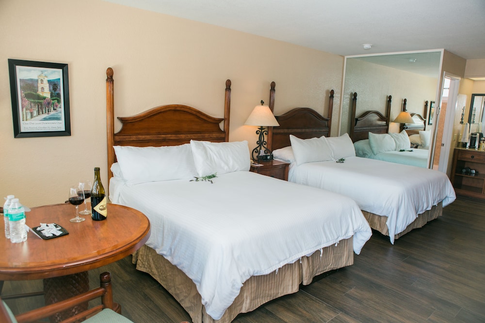 Deluxe Room, 2 Queen Beds, Patio photo 2