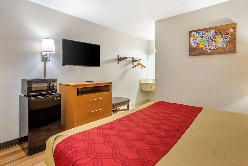 Room, 1 King Bed, Non Smoking - Photo 2