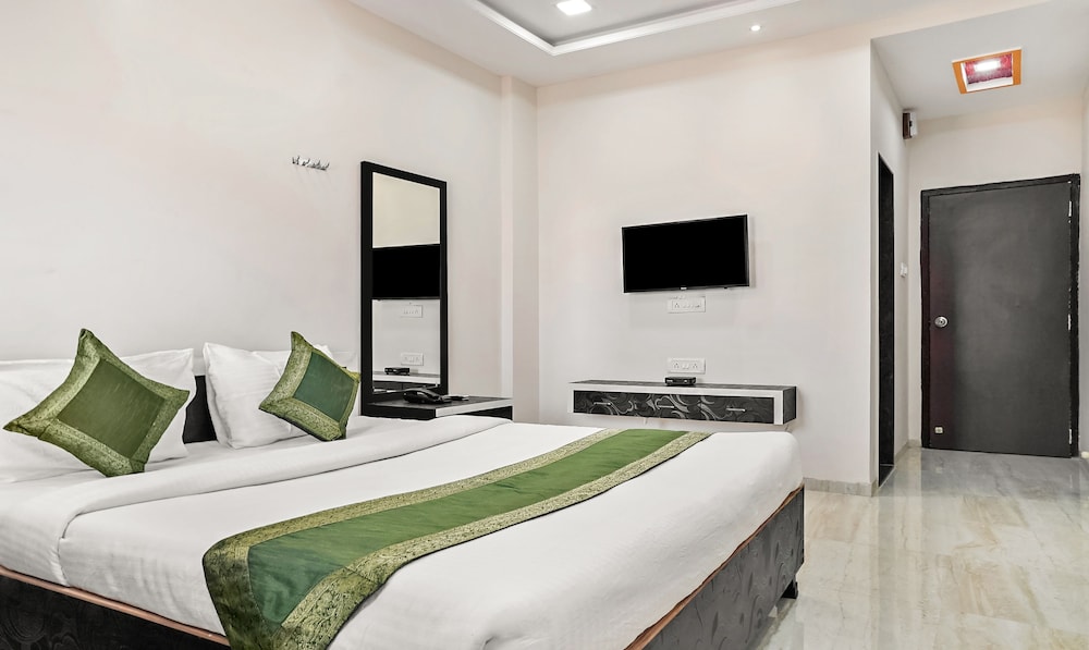 Standard Room, 1 Queen Bed