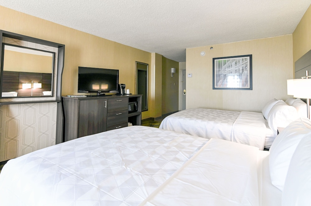 Standard Room, Multiple Beds, Roll-in Shower (Mobility Roll-In Shower) - Photo 2