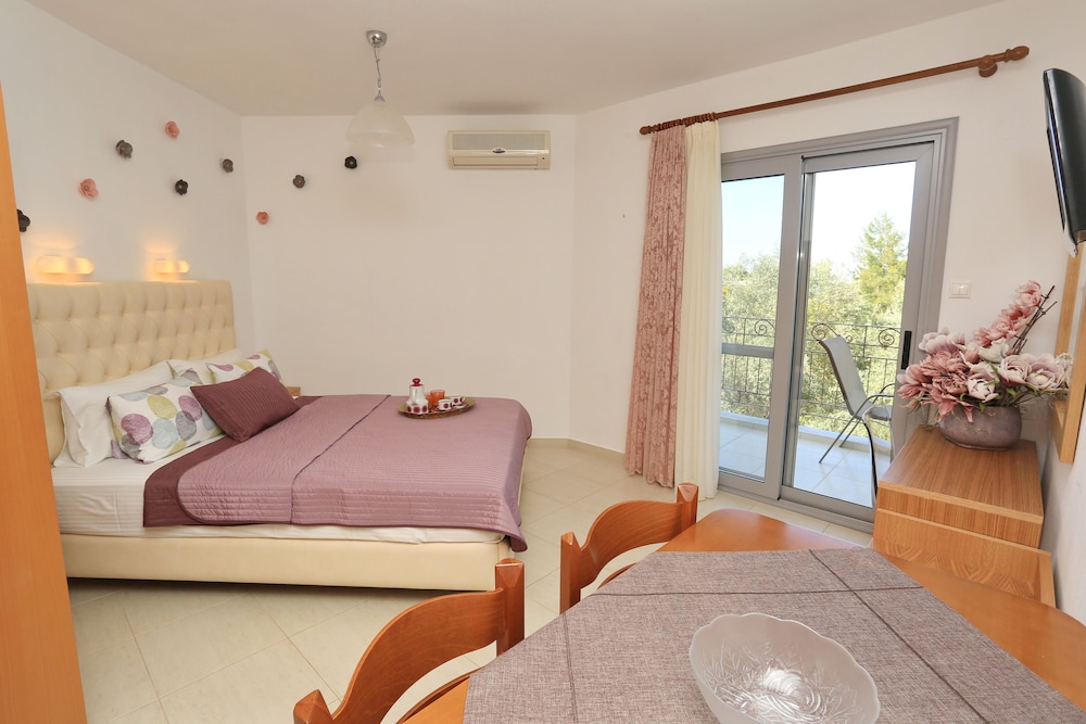 Apartment, 2 Bedrooms, Sea View photo 1