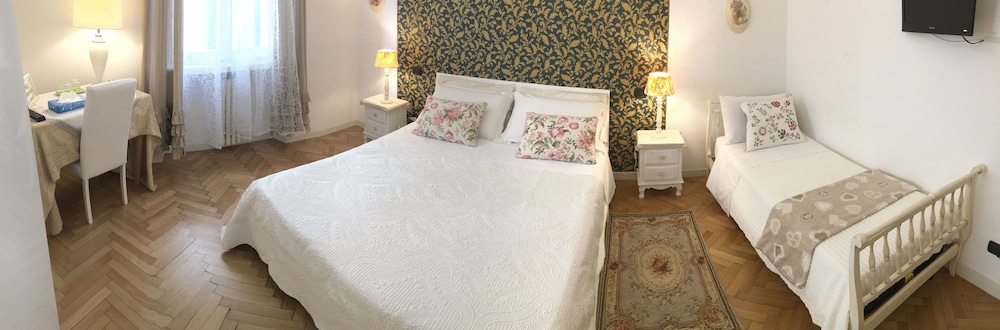 Deluxe Triple Room, Private Bathroom (external) photo 2