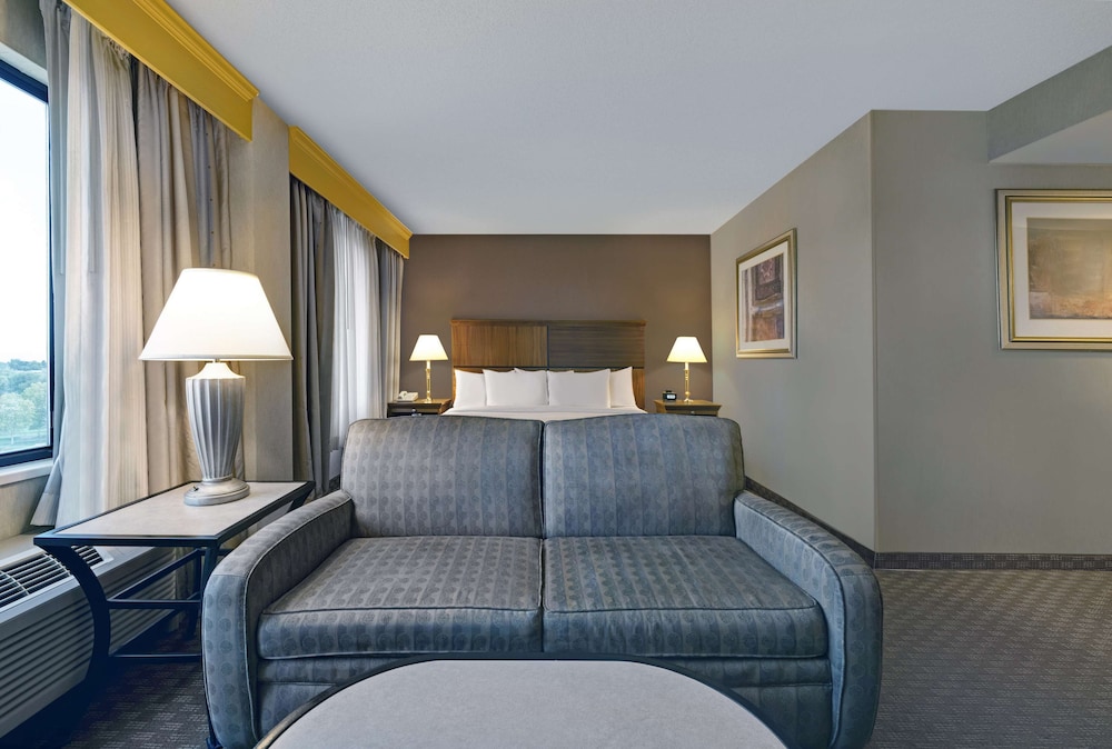 Junior Suite, 1 King Bed - Photo 1