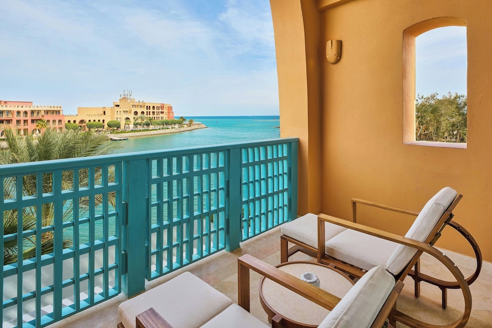 Premium Room, 1 King Bed, Partial Sea View - Photo 5